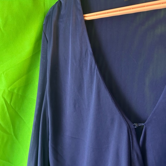 Le Chateau Deep Blue Ruched Blouse - Picture 3 of 3